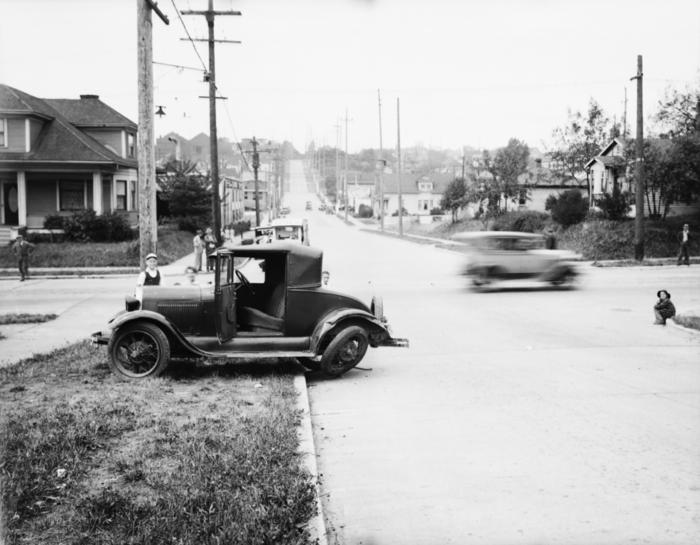 Car wreck 14th Ave. and E. Cherry, 1932