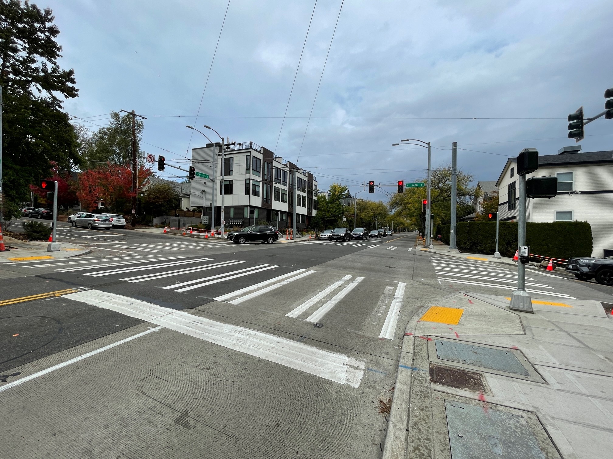 A picture of an intersection with crosswalks and a traffic signal. 