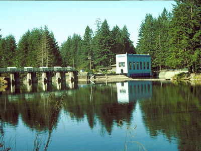 Lower Watershed: At Landsburg, 1/3 of the annual flow of the Cedar River is diverted into pipes for drinking water. Over 100 million gallons of water a day are screened, chlorinated and fluoridated, then delivered to customers throughout the greater Seattle area.